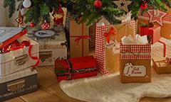 Gift wrapping, Costume